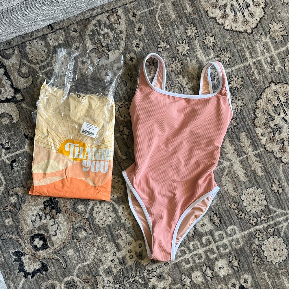 Lainsnow onepiece in BLUSH (new straps)